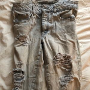 USED AME LightWash Boyfriend Distressed Capri Jean